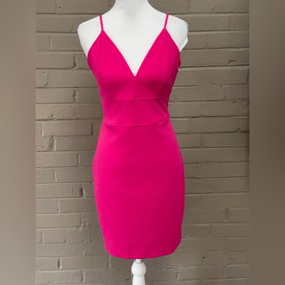 Express NWT Sleeveless v neck dresss. M